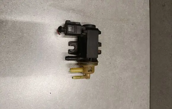 Volkswagen Golf VI Turbo solenoid valve 1K0906627B 4011464A