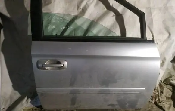 Chrysler Voyager Front door pilkos