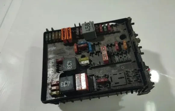 Volkswagen Touran I Fuse box set 0349480347