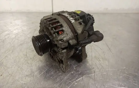 Hyundai ix35 Generator/alternator 373002A850 135V130A