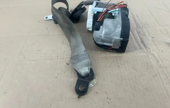 Mercedes-Benz ML W164 Rear seatbelt 00063774 1009910909
