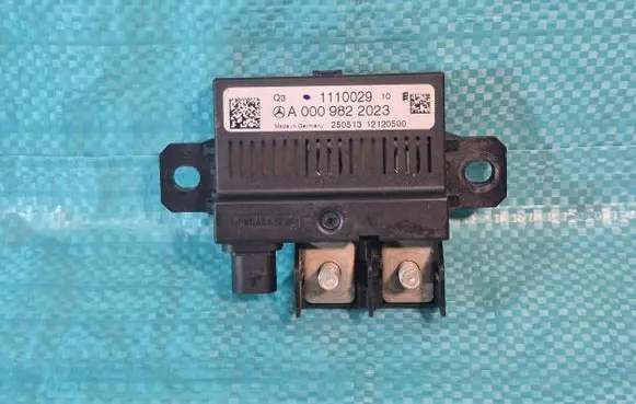 Mercedes-Benz B W246 W242 Charging relay A0009822023 1110029 12120500