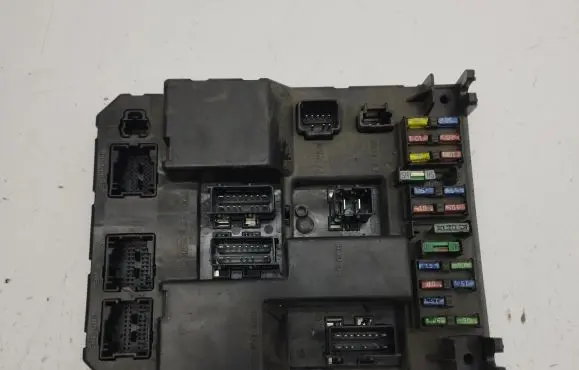 Peugeot 307 Fuse module 9651197080