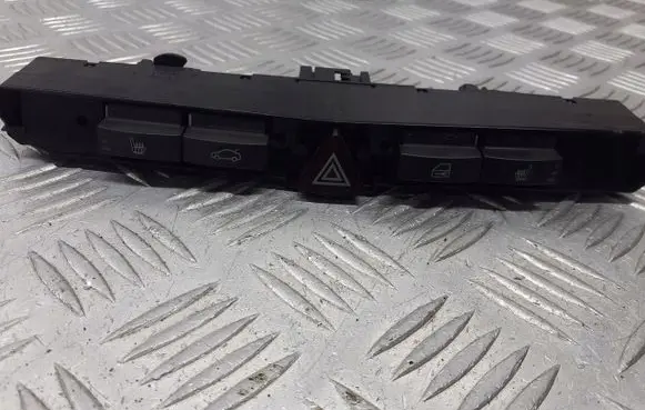 Opel Astra H Hazard light switch