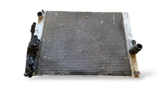 BMW 5 E60 E61 Coolant radiator 7507973 17117507973 7559962