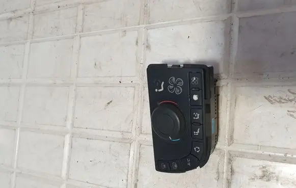 Citroen C4 I Picasso Climate control unit 9650868677 A83007500