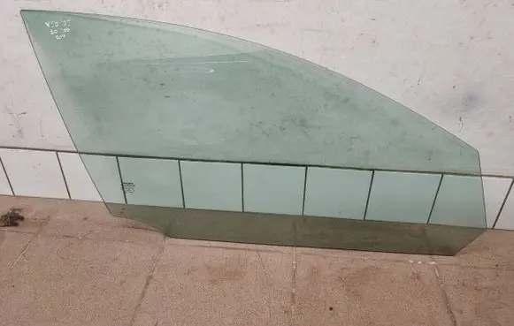 Volvo V50 Front door window glass four-door