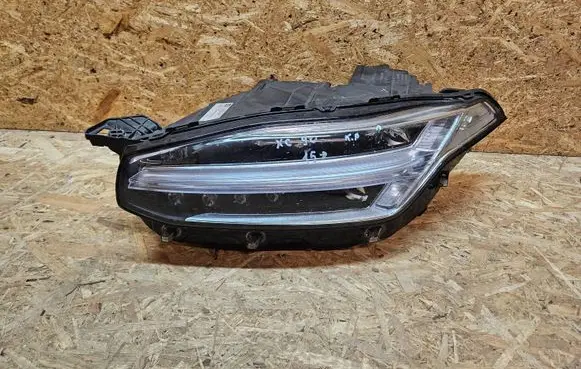 Volvo XC90 Headlight/headlamp 31655814