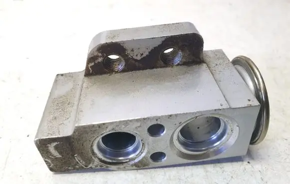 Audi A8 S8 D4 4H Air conditioning (A/C) expansion valve 4H0260109