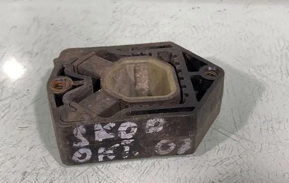 Skoda Octavia Mk2 (1Z) Radiator mount bracket 1z0121367b