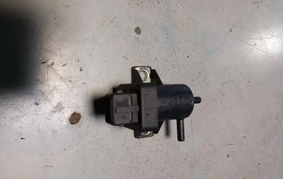 Renault Megane III Turbo solenoid valve 8200762162