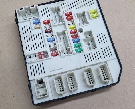 Renault Laguna III Fuse module 284B63984R