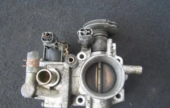 Mazda 323 Throttle valve E9T06271