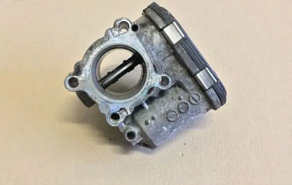 Renault Laguna III Throttle valve 8200330810 8200330812 0281002681