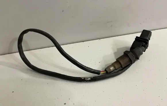 BMW M5 F90 Lambda probe sensor 8043677