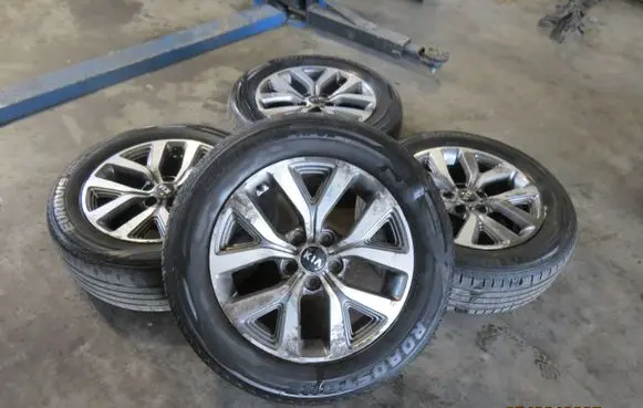 KIA Sportage R17 alloy rim 