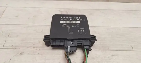 Mercedes-Benz C W203 Door control unit/module 2038202185 203820218501
