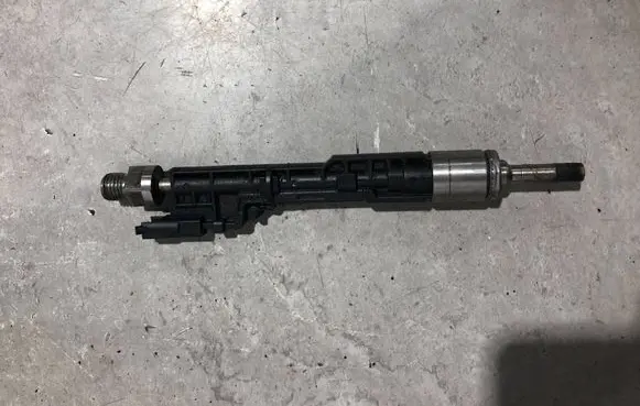 BMW 7 G11 G12 Fuel injector 13648638255 8638255
