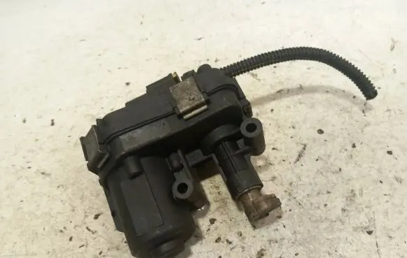 Opel Insignia A Intake manifold valve actuator/motor 8t006c53j