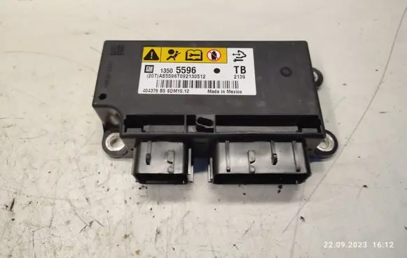 Opel Insignia A Airbag control unit/module 13505596