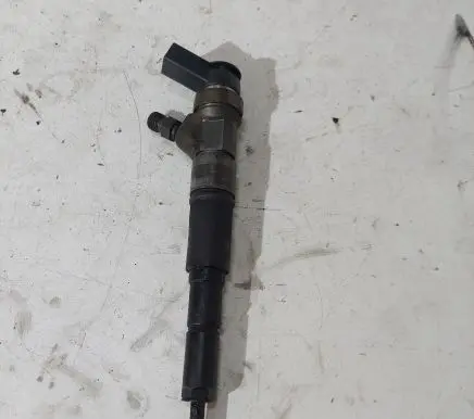 BMW 5 E60 E61 Fuel injector 7789661