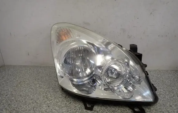 Toyota Corolla Verso AR10 Headlight/headlamp