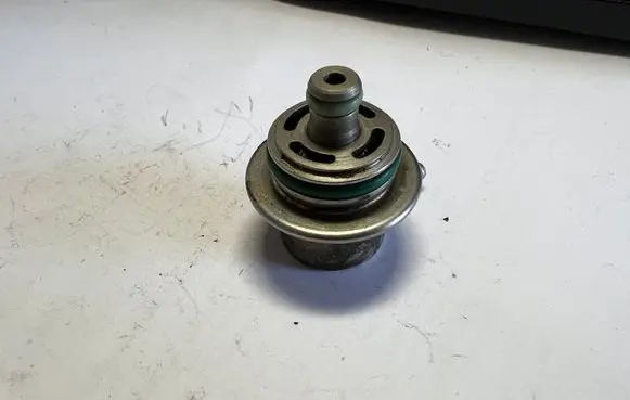 Opel Vectra B Fuel pressure regulator 0280160515