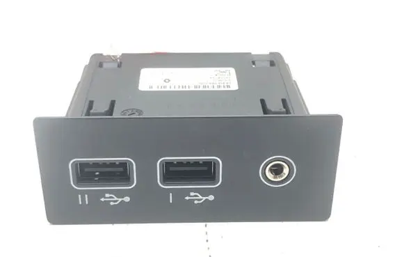 Renault Captur II USB socket connector 284H39520R
