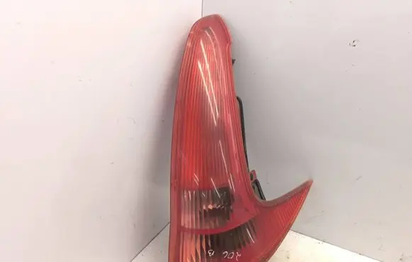 Peugeot 206 Rear/tail lights E21318