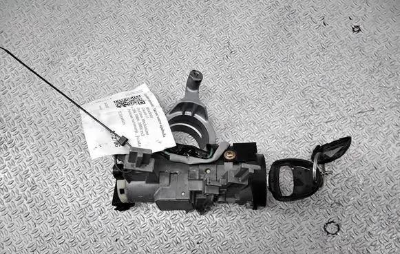 Mitsubishi Grandis Ignition lock SLM9