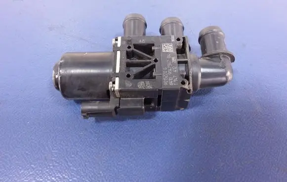 BMW X7 G07 Coolant level relay 9147347