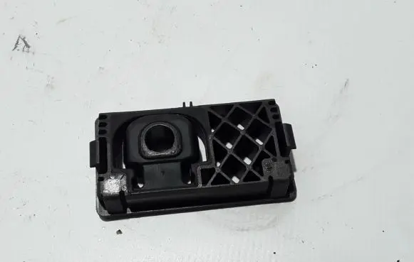 Radiator mount bracket