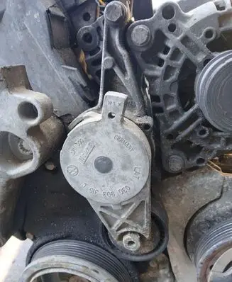 Volkswagen PASSAT B6 Generator/alternator belt tensioner 03G903315C