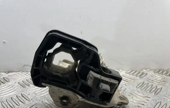 BMW 5 F10 F11 Radiator mount bracket 7186513 7207151 7211161