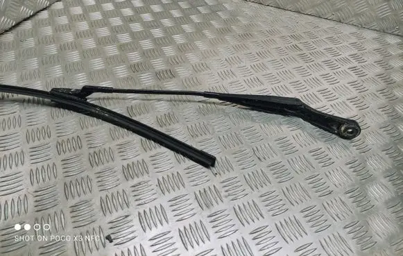 Peugeot 308 Front wiper blade arm 9677256280