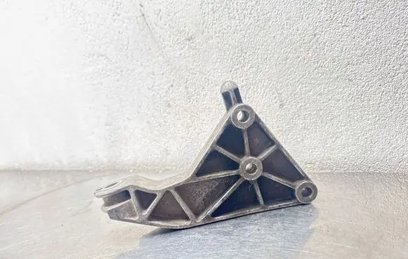 Opel Astra G Engine mounting bracket 90575233 2581