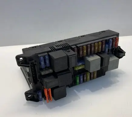 Mercedes-Benz CLS C219 Fuse module 2115454101 209914A2 A2115454101
