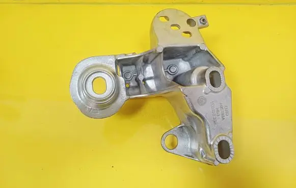 Audi A4 S4 B6 8E 8H Engine mounting bracket 8E0199352