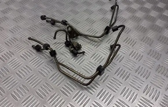 Mazda 3 I Fuel injector supply line/pipe 