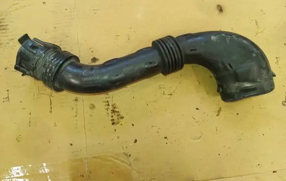 Renault Clio III Intake resonator 8200410912