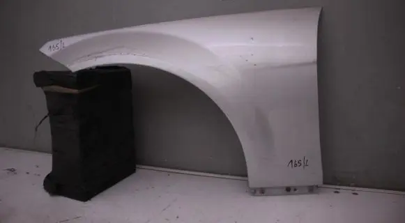 Mercedes-Benz C W204 Fender mounting bracket