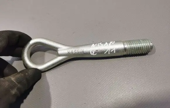 Nissan Qashqai+2 Towing hook eye 