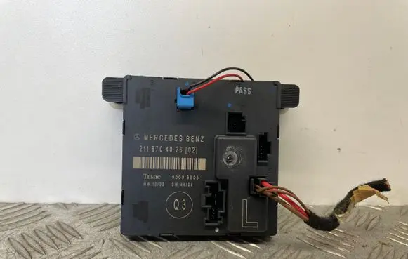 Mercedes-Benz E W211 Door control unit/module 2118704026