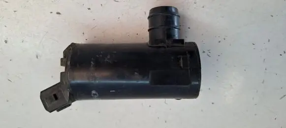 Volvo V70 Windscreen/windshield washer pump 9169611