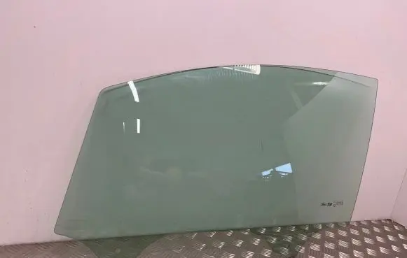 Ford B-MAX Front door window glass four-door