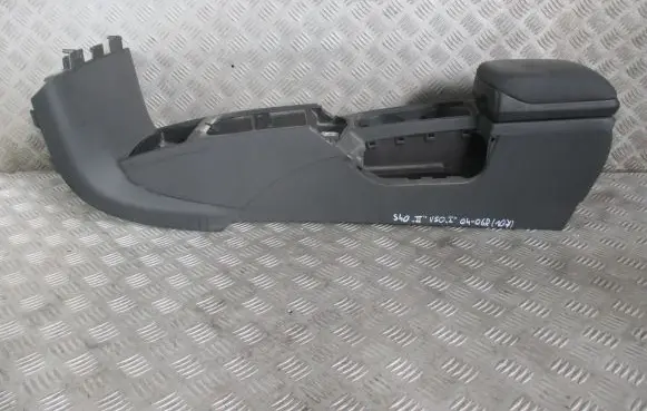 Volvo V50 Center console