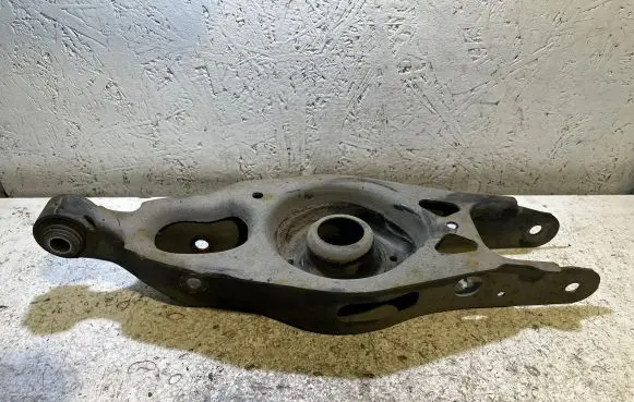 Dodge Challenger Rear upper control arm/wishbone