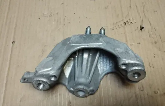 Honda CR-V Engine mounting bracket 55SWC