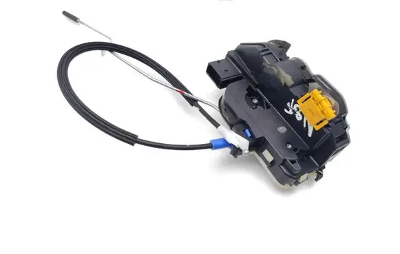 Opel Insignia A Front door lock 3023881