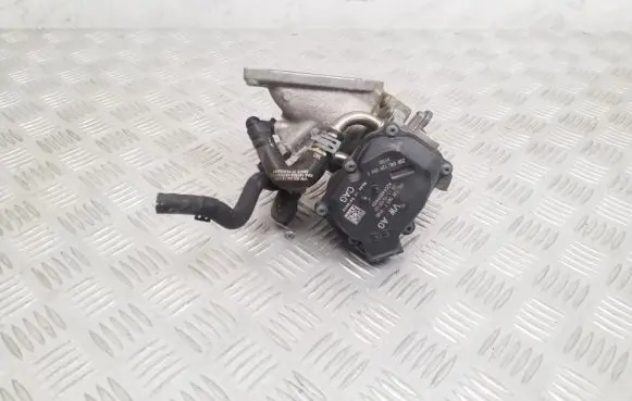 Volkswagen Golf VII Throttle valve 04L128063T